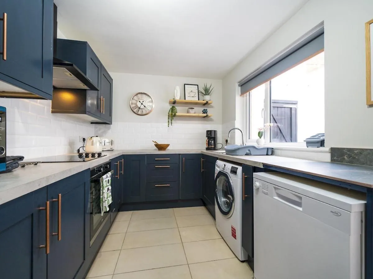 Holiday home Pass The Keys 58 Lw Ave Stunning 2Br Terrace Top Location Lots Nearby Belfast United Kingdom