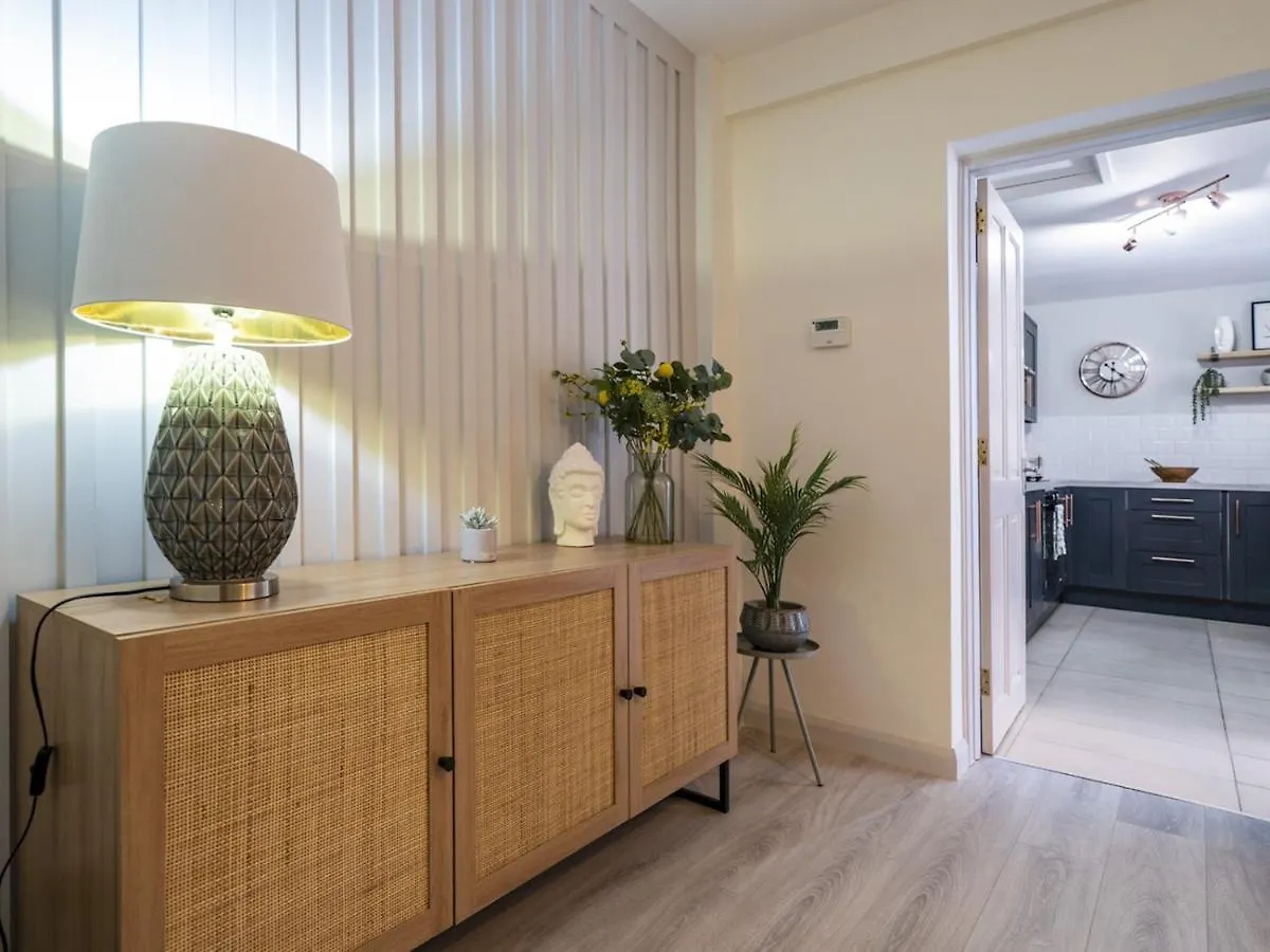 Holiday home Pass The Keys 58 Lw Ave Stunning 2Br Terrace Top Location Lots Nearby Belfast