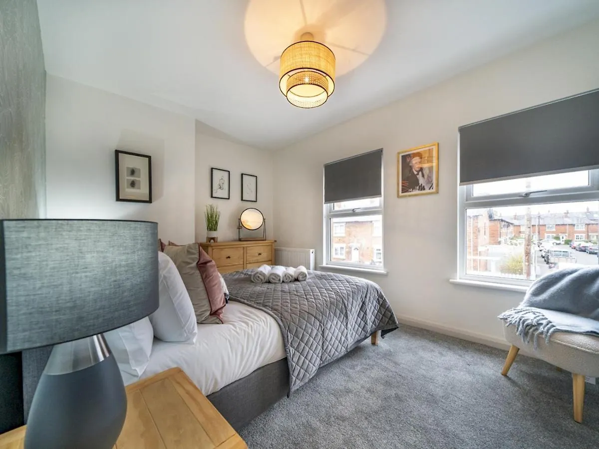 Pass The Keys 58 Lw Ave Stunning 2Br Terrace Top Location Lots Nearby Belfast