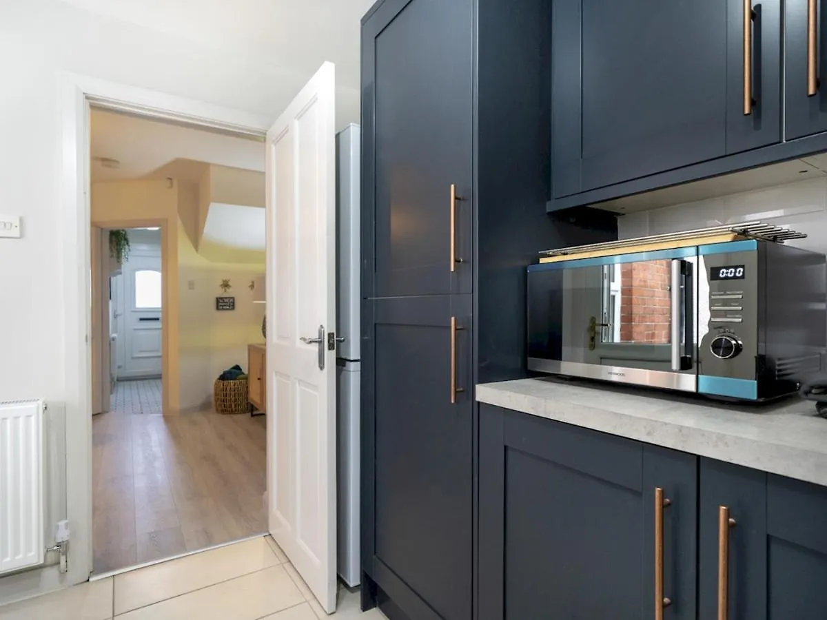 Pass The Keys 58 Lw Ave Stunning 2Br Terrace Top Location Lots Nearby Belfast United Kingdom