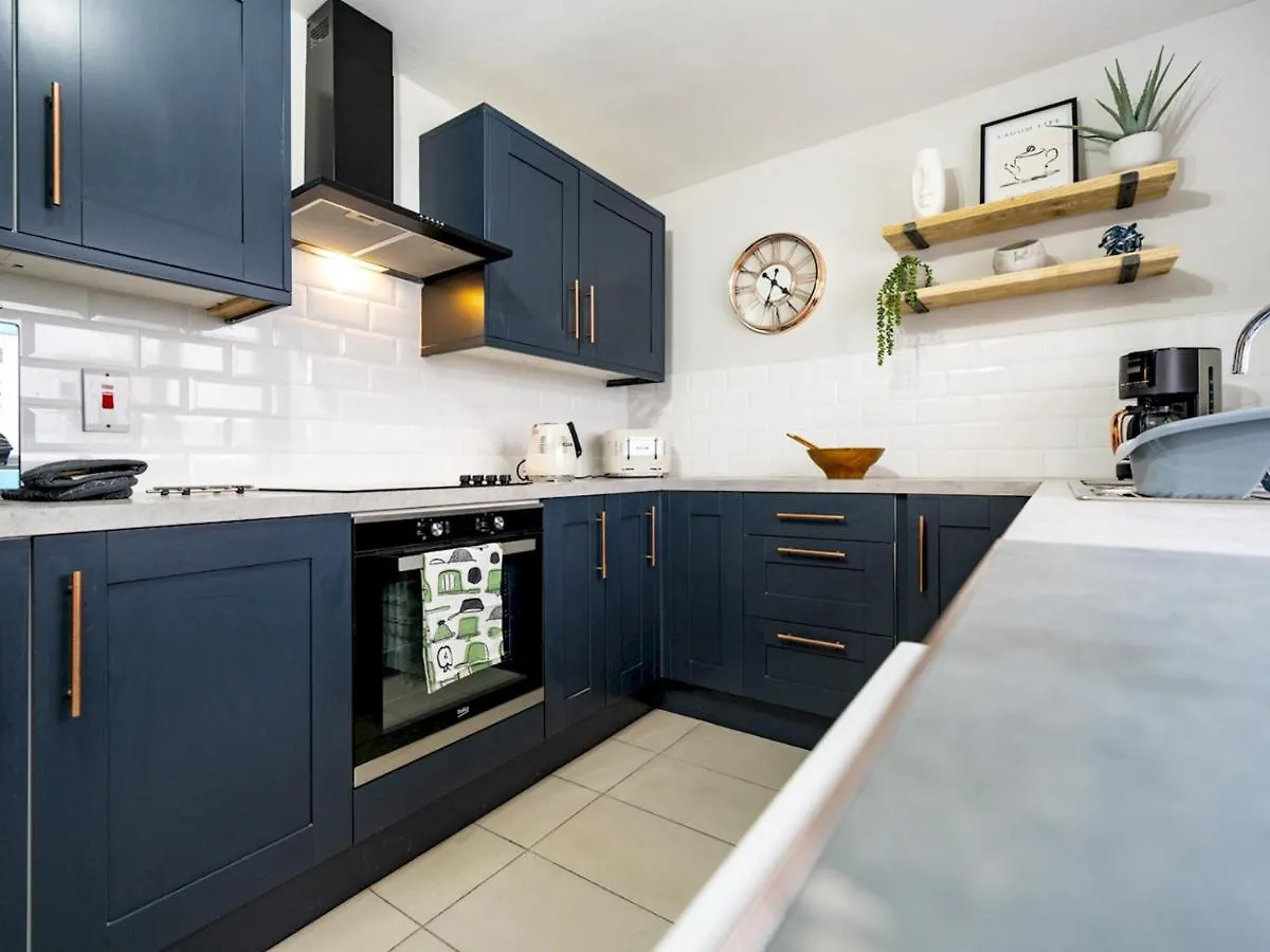 Pass The Keys 58 Lw Ave Stunning 2Br Terrace Top Location Lots Nearby ベルファスト 0*,  イギリス