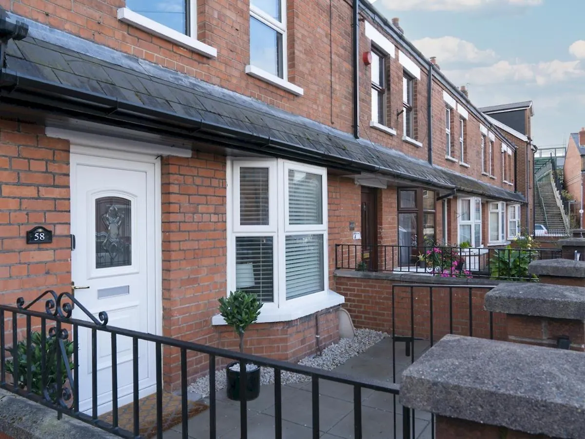 別荘 Pass The Keys 58 Lw Ave Stunning 2Br Terrace Top Location Lots Nearby ベルファスト イギリス
